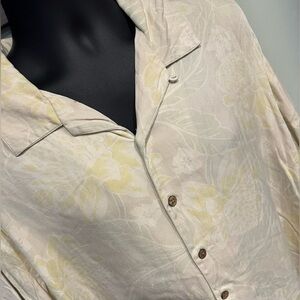 Vintage VTG Tommy Bahama Hawaiian Shirt Mens XL 100% Silk Floral Beige Yellow